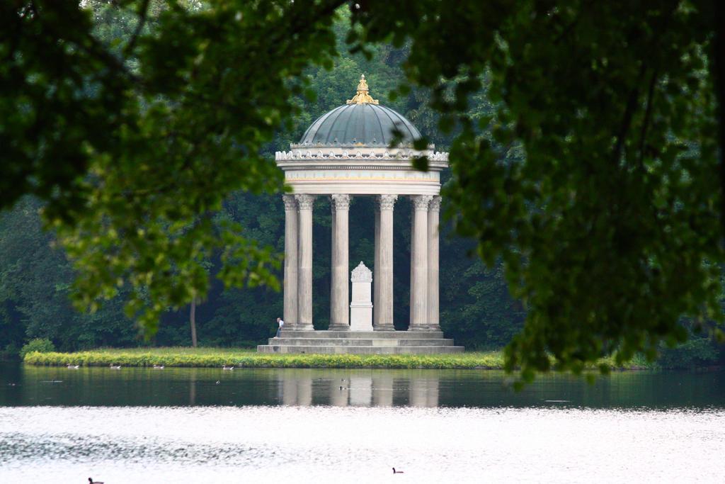 Laimer Hof Am Schloss Nymphenburg Munich Luaran gambar